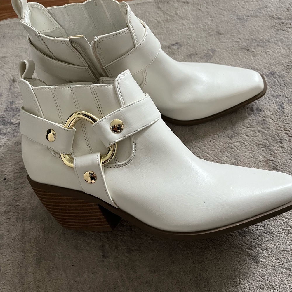Elegant White Ankle Boots with Gold Buckle